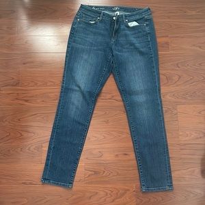 Good condition size 6 curvy skinny jeans from loft